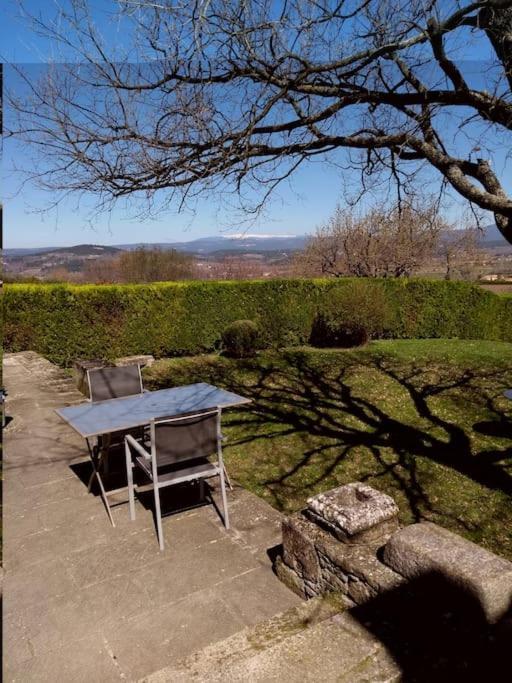 Le Lavoir Lacoste  Luaran gambar